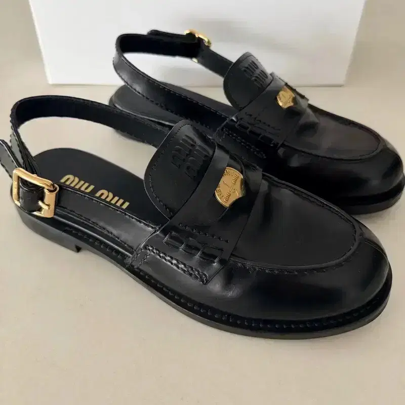 MiuMiu 미우미우 브러시드 가죽 슬링백 로퍼 3