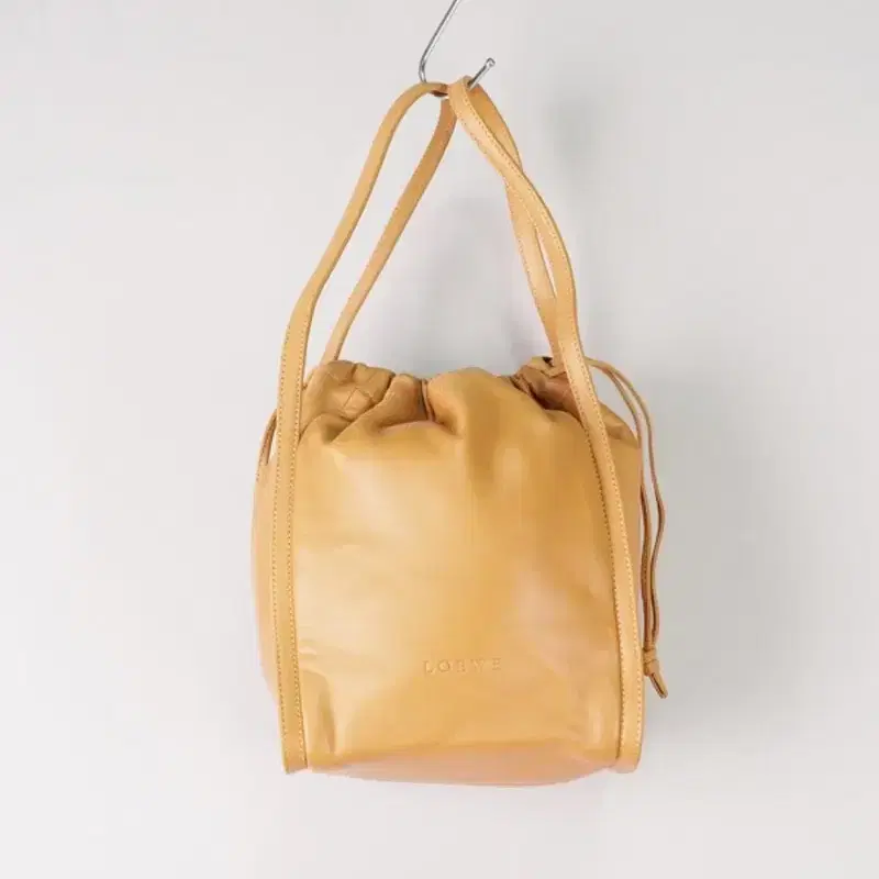 LOEWE 나파가죽 버킷백 2