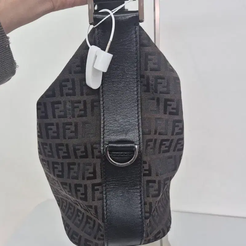 펜디 오이스터백 3