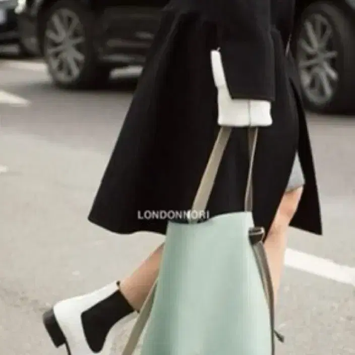 셀린느(Celine) 트위스트 카바스 민트컬러 2
