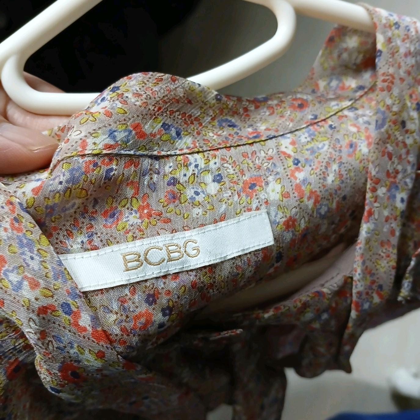 BCBG 잔꽃무늬 프릴 쉬폰 블라우스 66 6