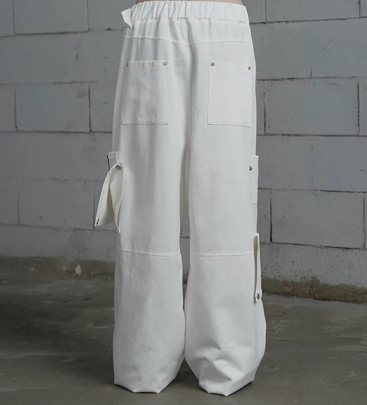 Belted Two-Pocket Cutline Oversized Pants (White) 3