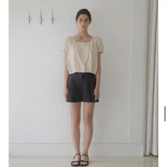 유라고 스퀘어 레이스 블라우스 5