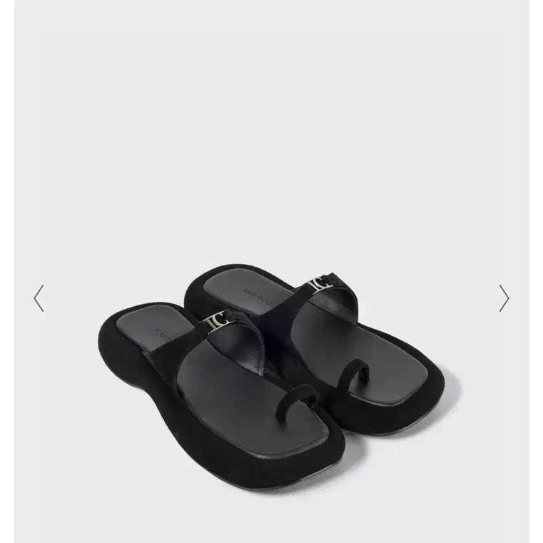 로우클래식 Logo Toe Loop Flip Flop Black 2