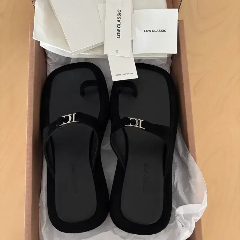 로우클래식 Logo Toe Loop Flip Flop Black 4