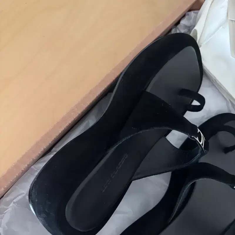 로우클래식 Logo Toe Loop Flip Flop Black 6