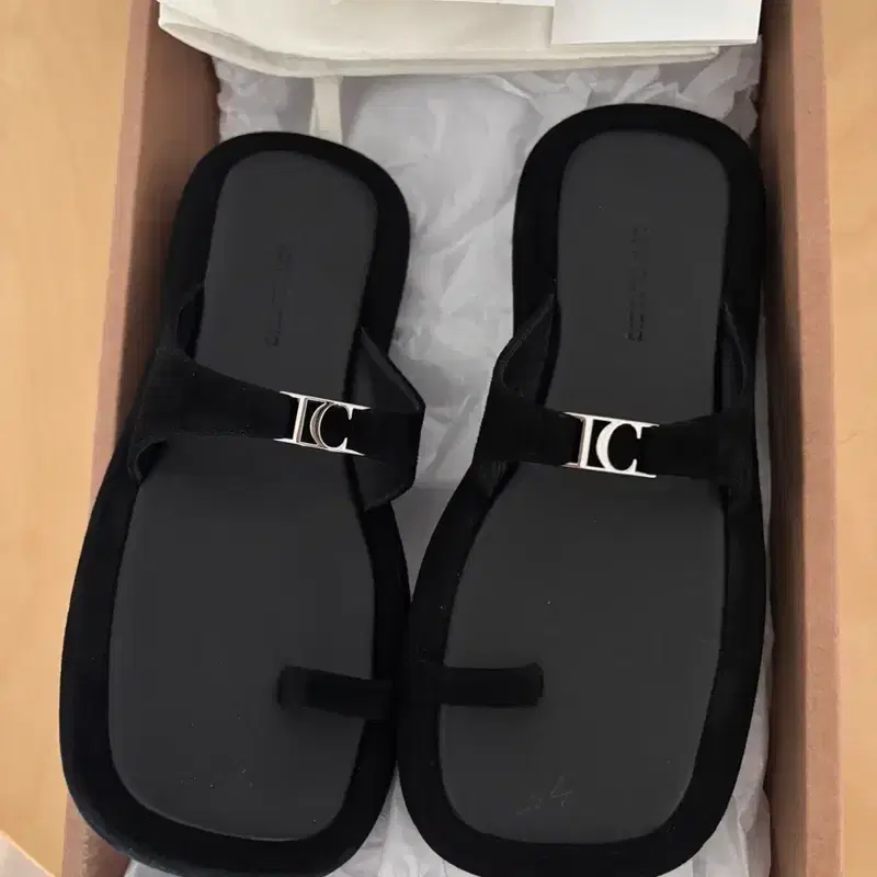 로우클래식 Logo Toe Loop Flip Flop Black 5