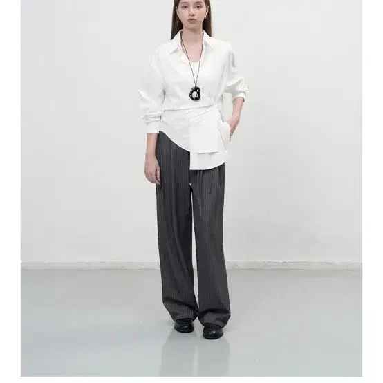 제너럴아이디어 링클프리 루즈핏 버튼 랩 셔츠 2