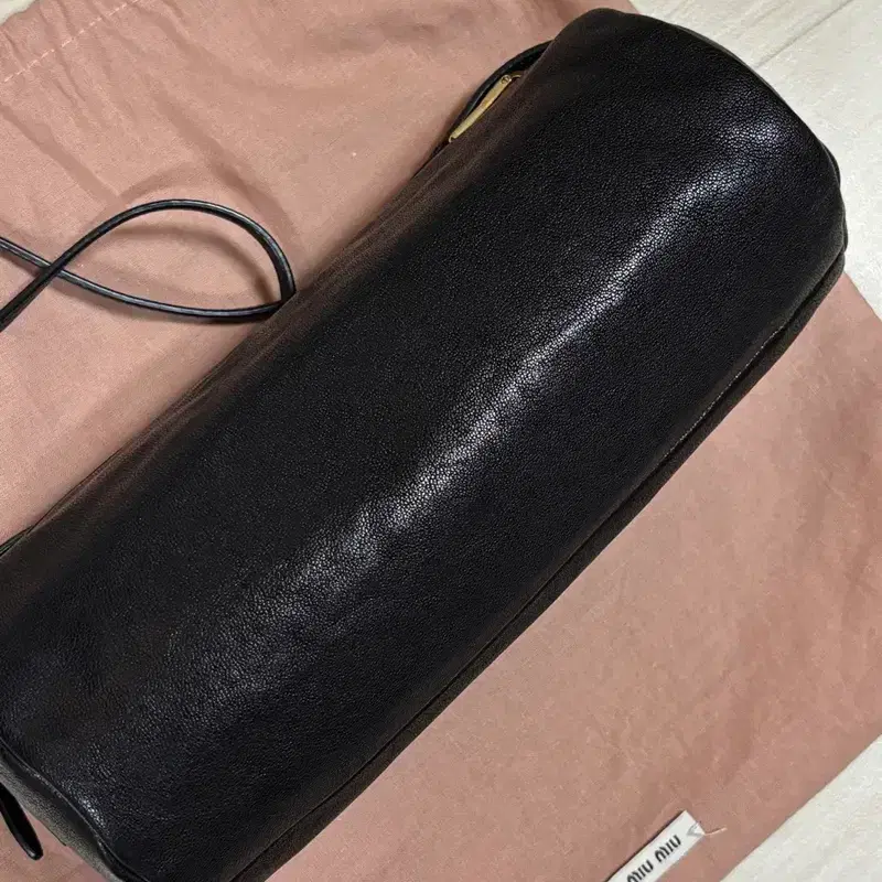 미우미우 나파 파우치백 블랙 6