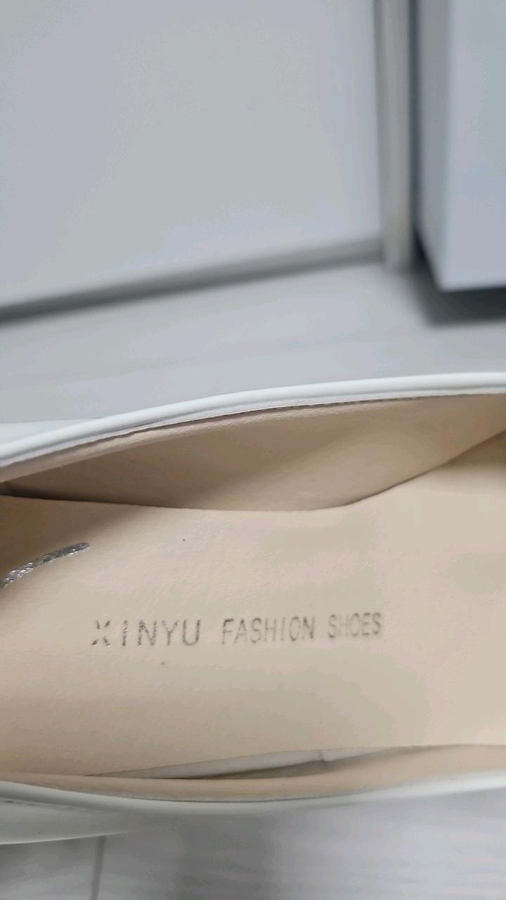 에나멜 화이트 하이힐 펌프스 5