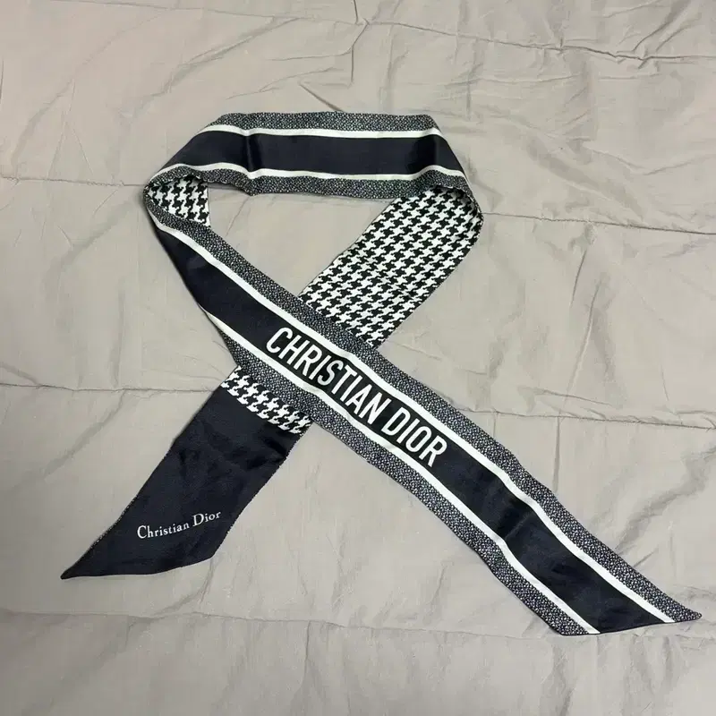 디올 몽테인 미차 스카프 네이비 3