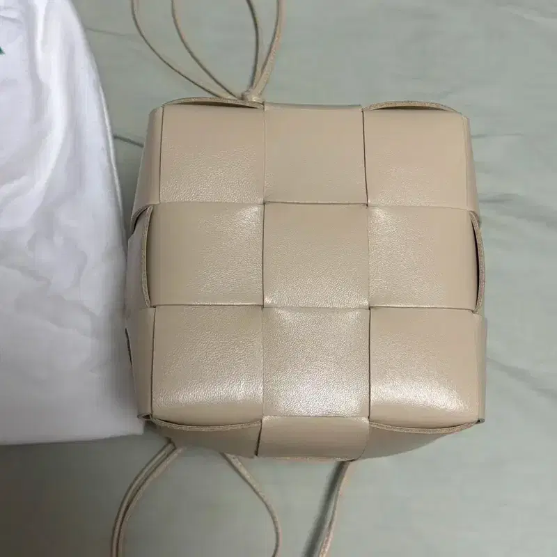 보테가베네타 버킷백 스몰 포리지 4
