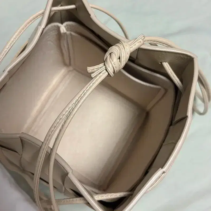 보테가베네타 버킷백 스몰 포리지 6