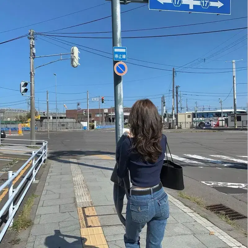 아비에무아 립드 니트 폴로 셔츠 네이비 4
