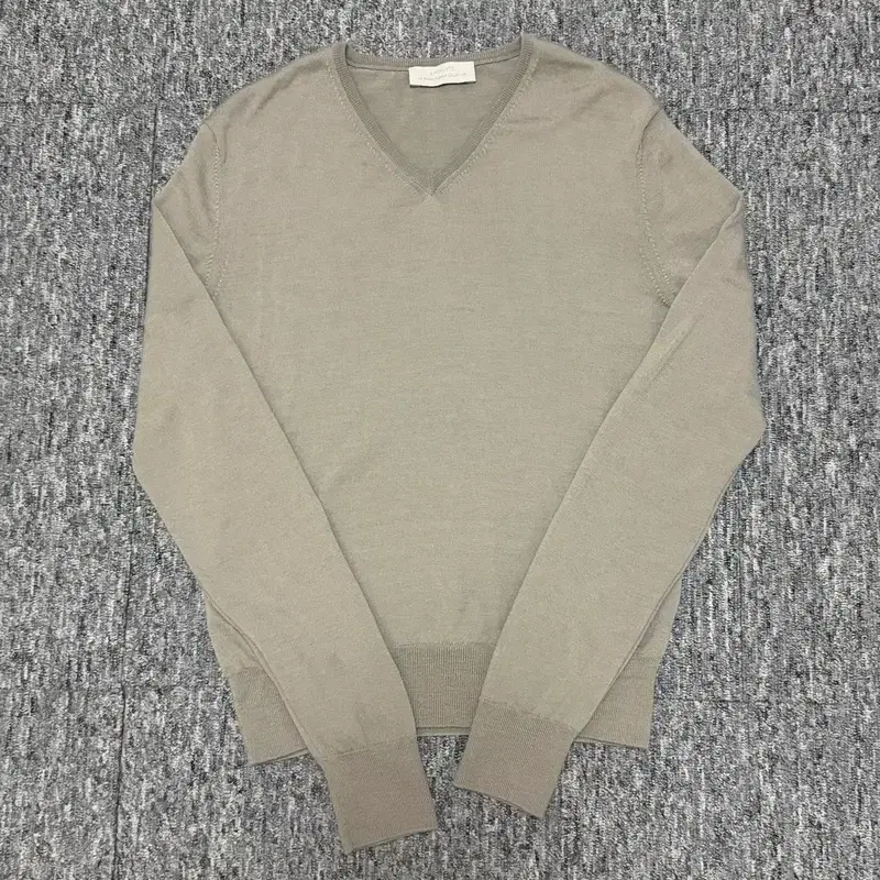 아모멘토 Wool V-neck Knit 울 브이 넥 니트 상의 라이트 카키 6