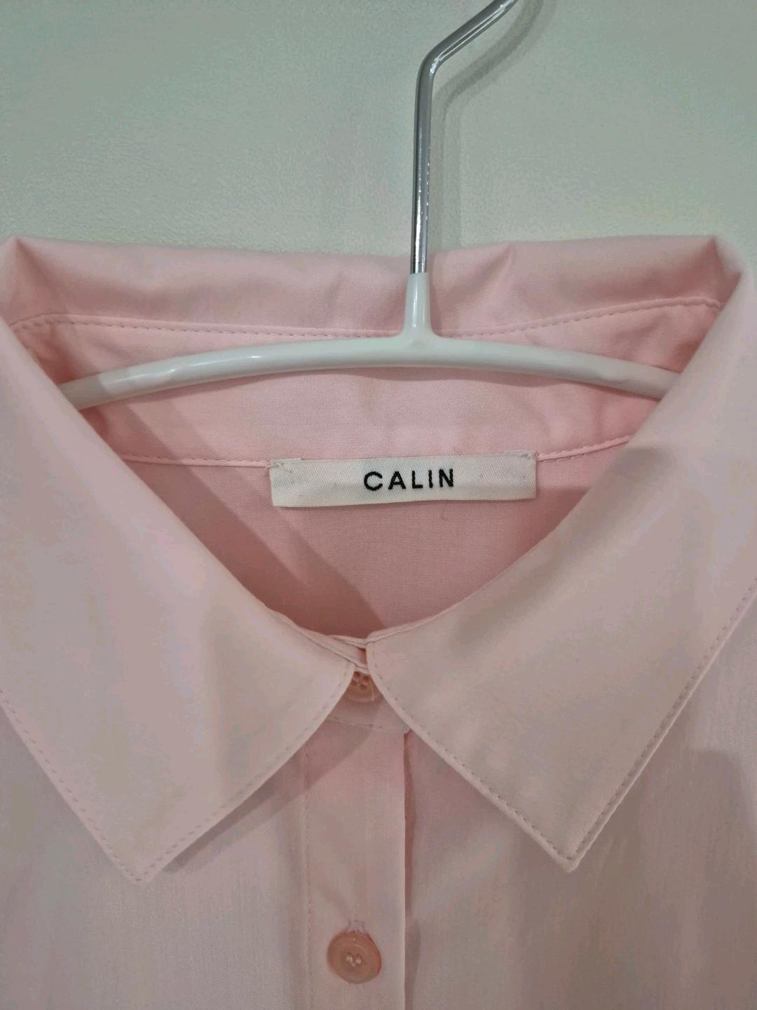 세탁완/칼린CALIN) 루즈핏 가오리 오버핏 핀턱 롱 셔츠 (연핑크) 5