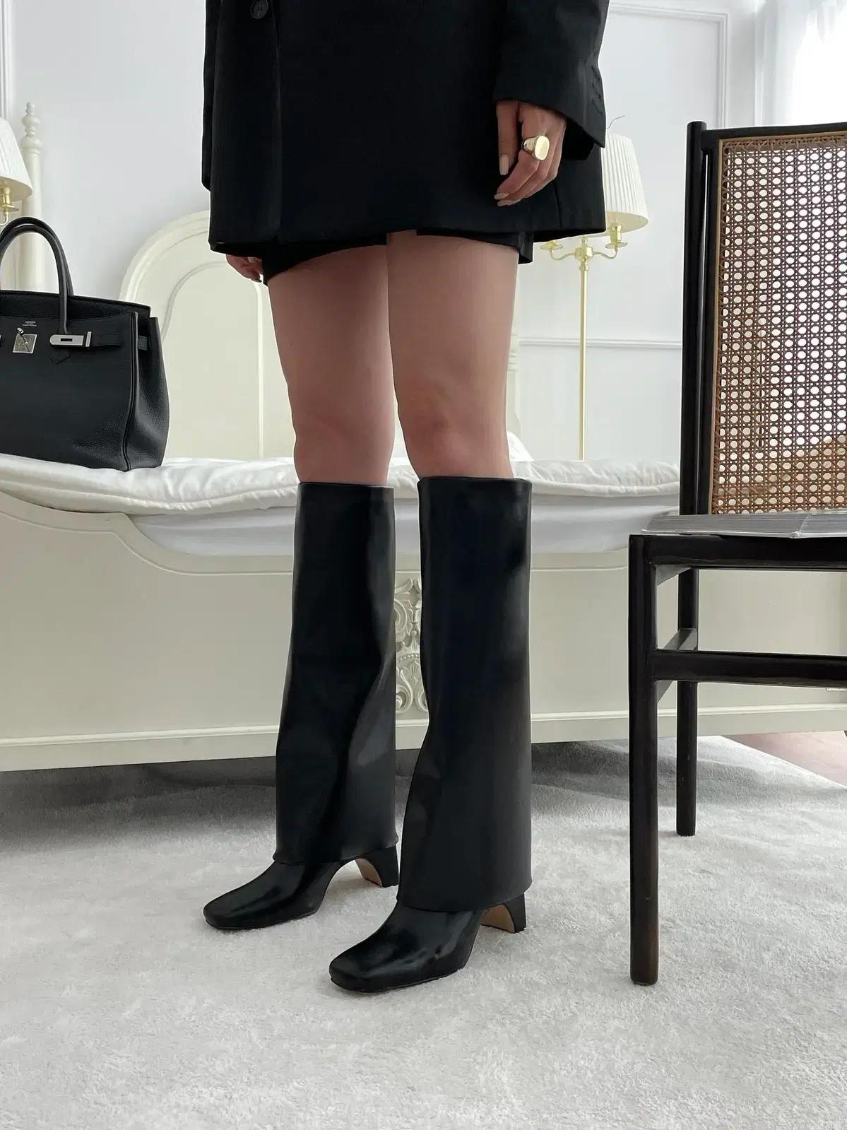@330 블랙 245-모던각코 9cm 유니크 폴드오버 롱부츠-새상품 7