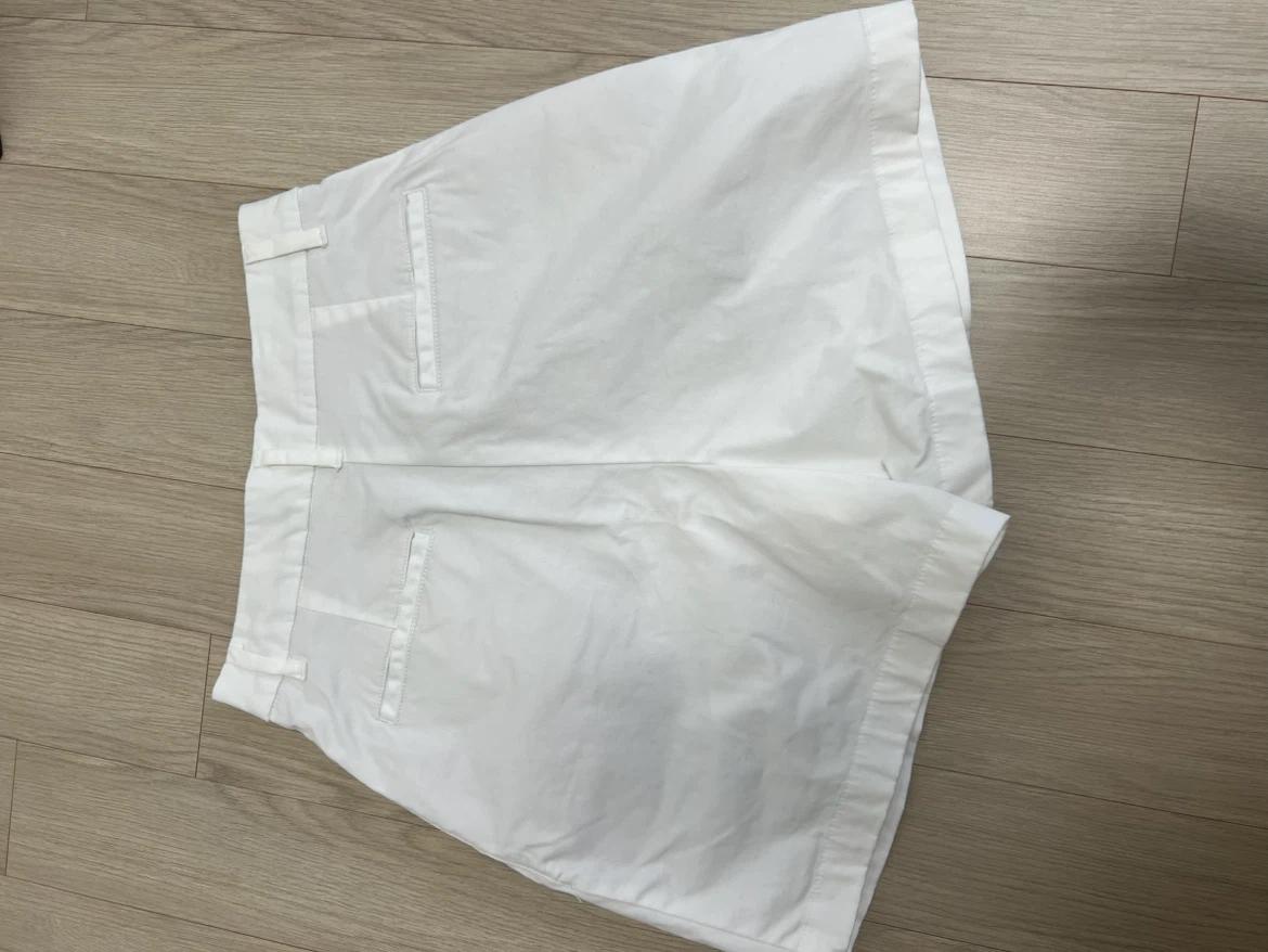 무신사 스탠다드 화이트 핀턱 반바지 3