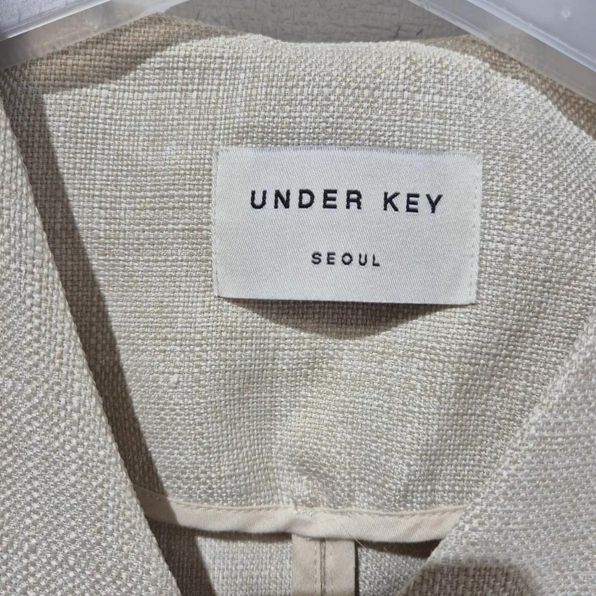 UNDER KEY 자켓 3