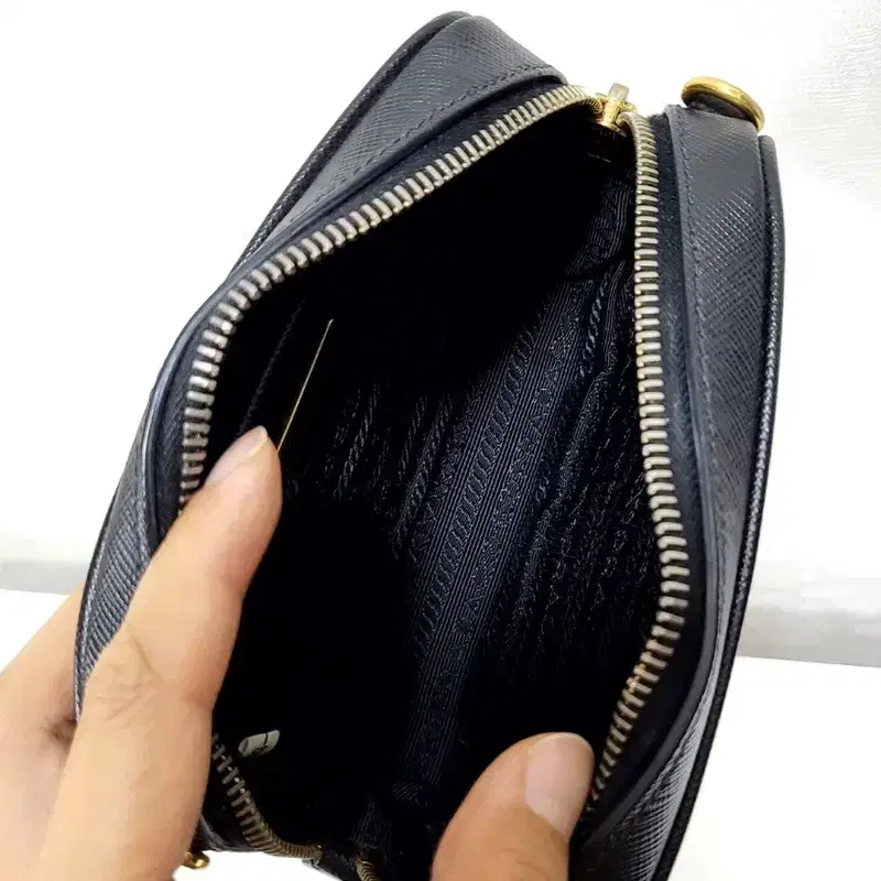 프라다 카메라백 6