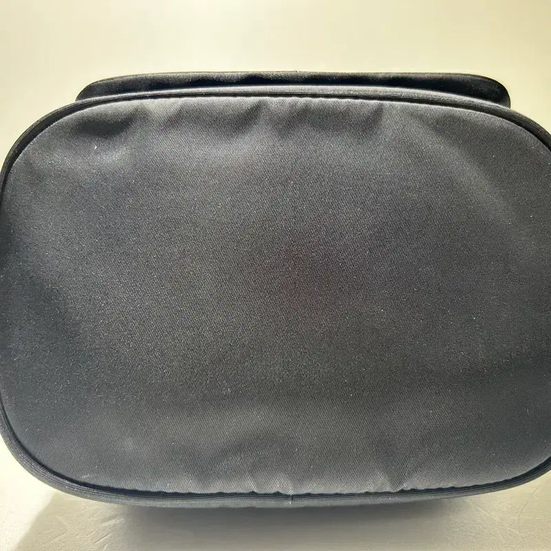 프라다 리나일론 버킷 백 6