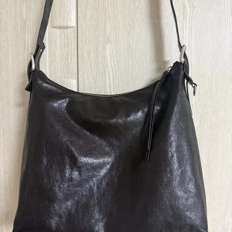 르메르 스몰 벨티드 호보백 다크초콜렛 새상품 2