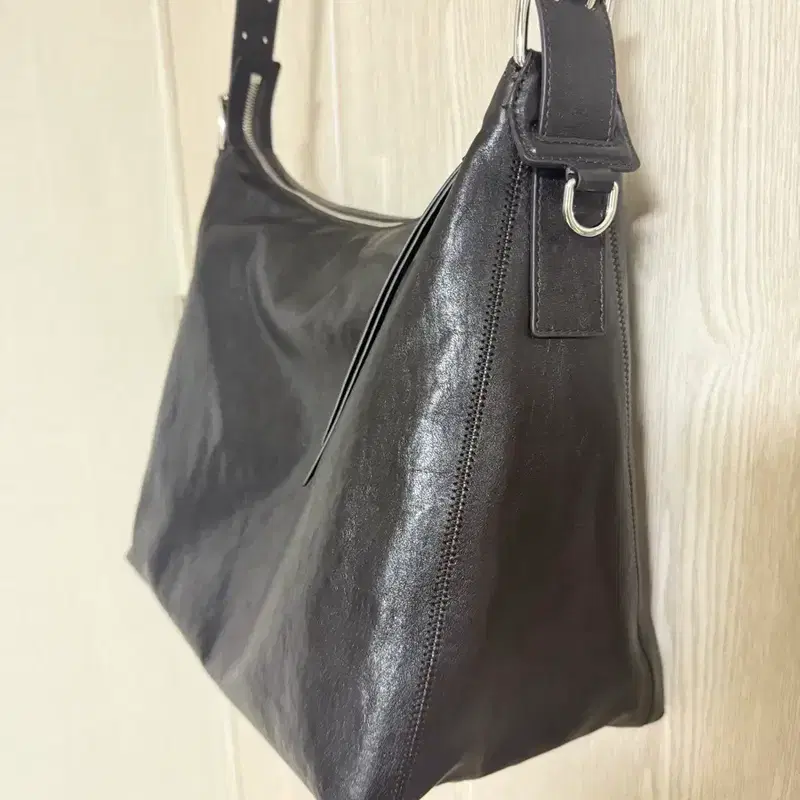 르메르 스몰 벨티드 호보백 다크초콜렛 새상품 3