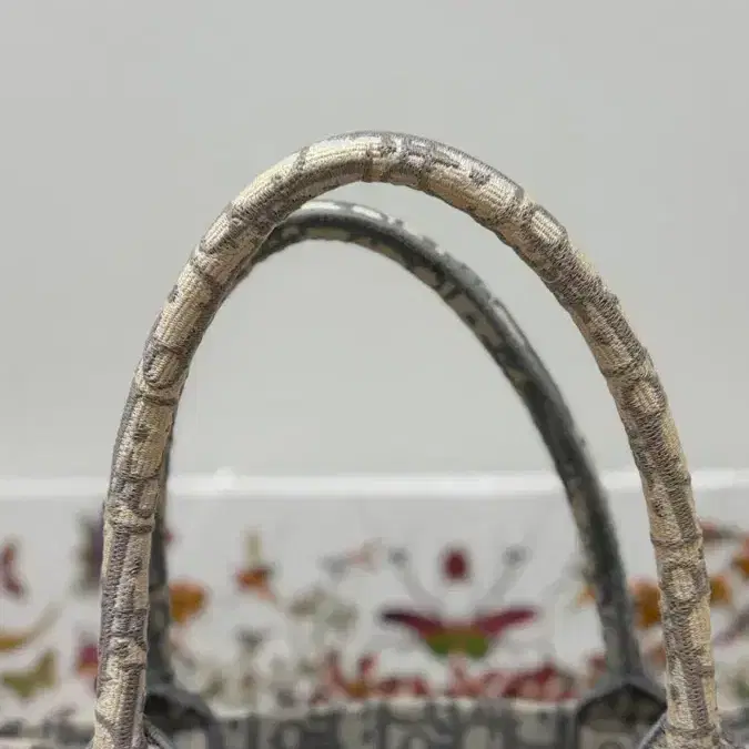 (새상품급) / (정품) 디올 북토트 가방 미디움 -정가400이상 4