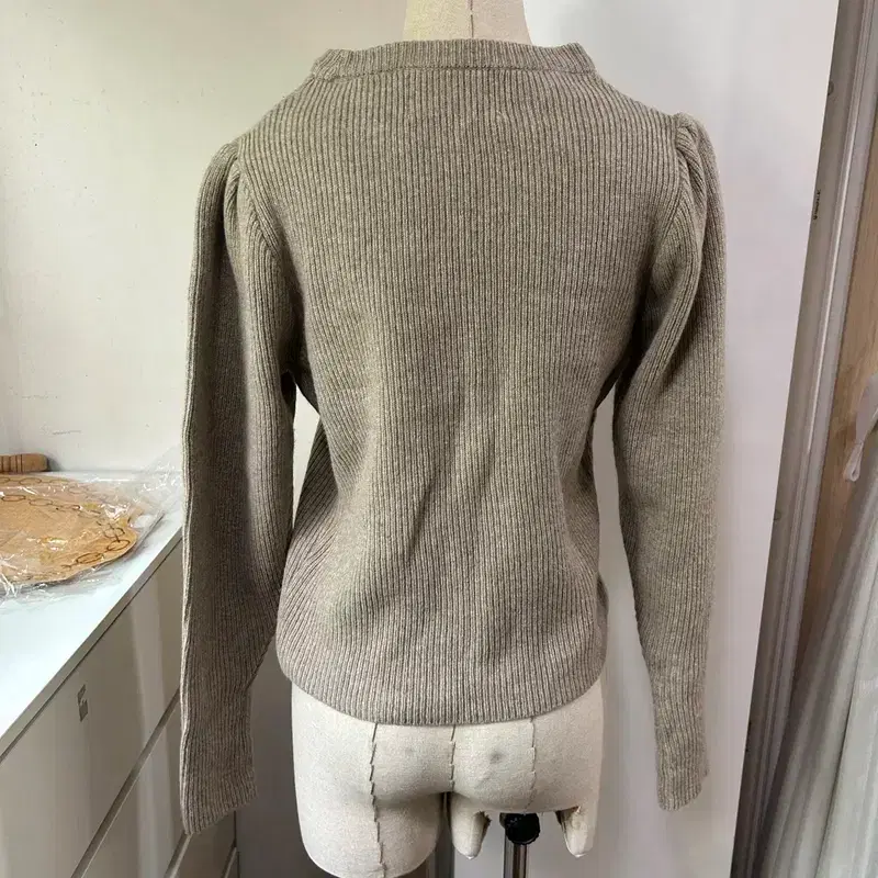 플로움 Puff Sleeve Knit 퍼프소매니트 8