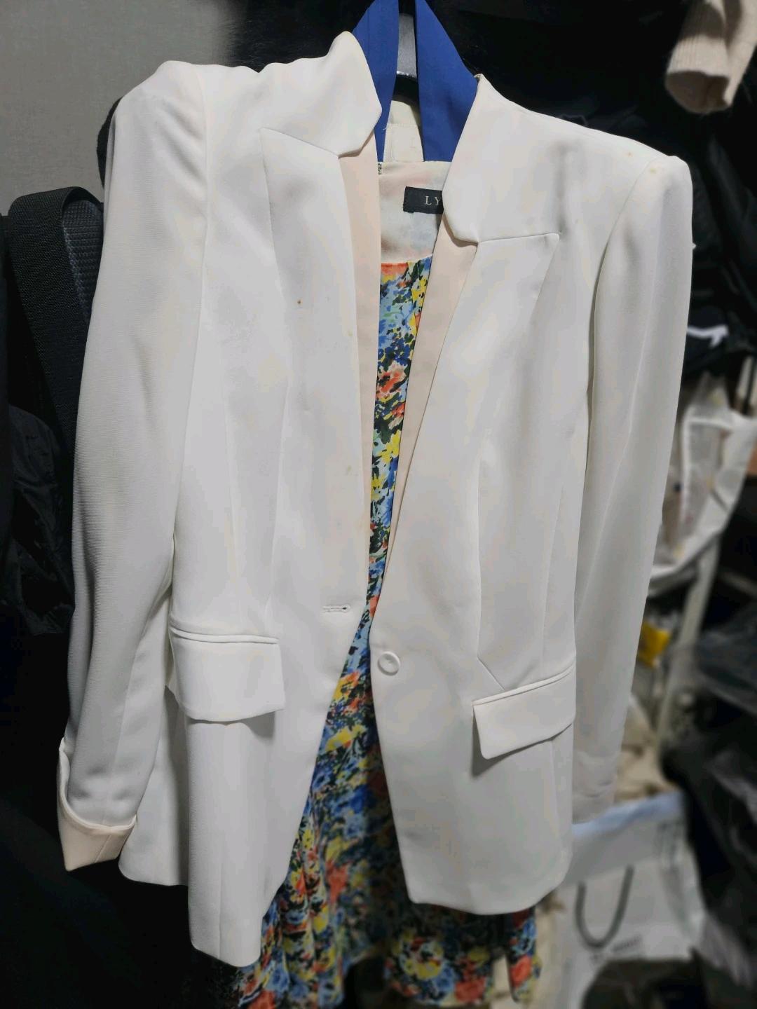 LYN 화이트 자켓 4
