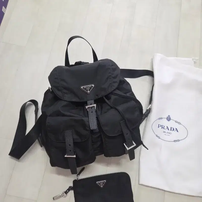 프라다 나일론 미디움 백팩 블랙 + 파우치 2