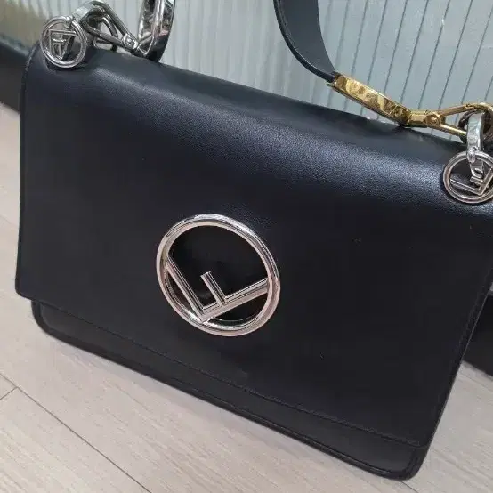 펜디 FENDI 캔아이 숄더백 2