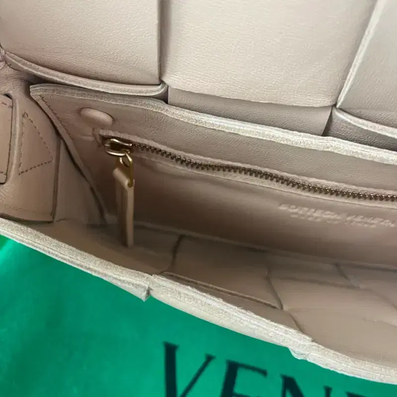 보테가베네타 카세트백 베이지 8