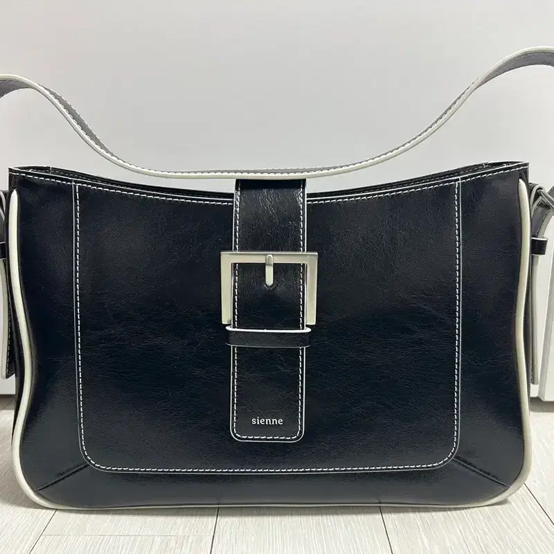 시엔느 Opera Square Bag 블랙 오페라 스퀘어백 2