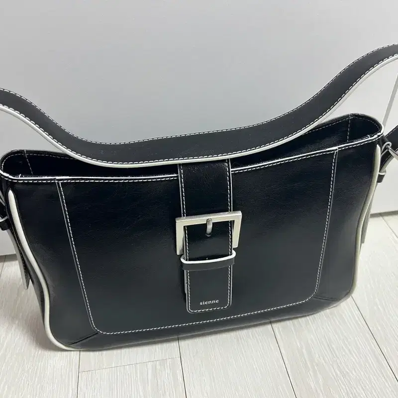시엔느 Opera Square Bag 블랙 오페라 스퀘어백 3