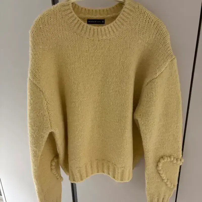 론론 HEART SLEEVE KNIT 하트 니트 옐로우 4