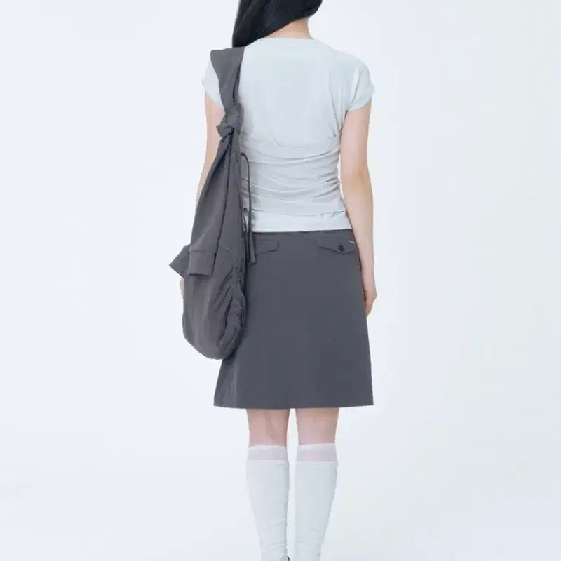 미세키서울 Hannah sweat shirt 크로스백 챠콜 4