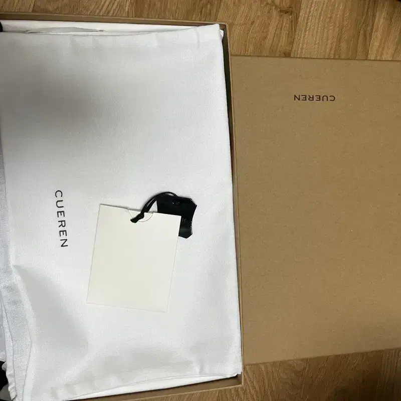 쿠에른 디종 컬렉션 페이던트 가죽로퍼 240 새상품 9