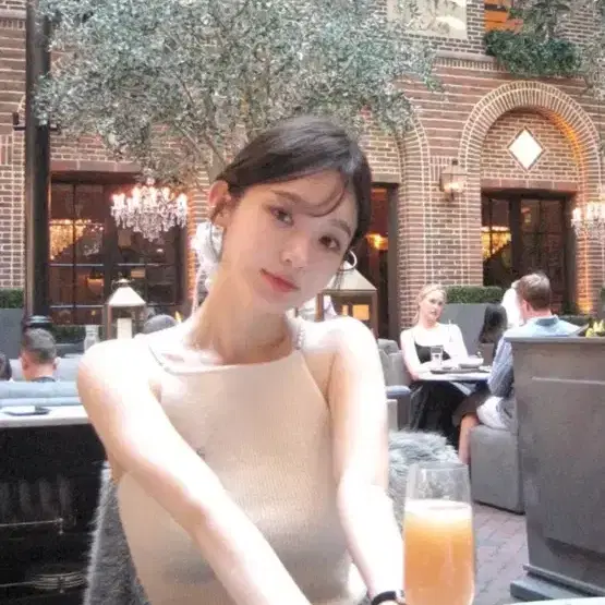 아비에무아 펄 엠벨리쉬드 슬리브리스 니티드 탑 2