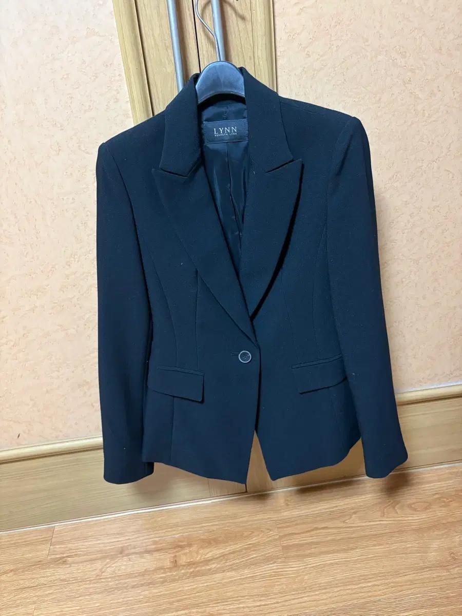 린 여성용 블랙 자켓 2