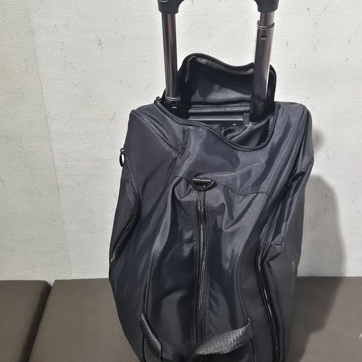 휴고보스 블랙 휠 달린 여행 가방 7
