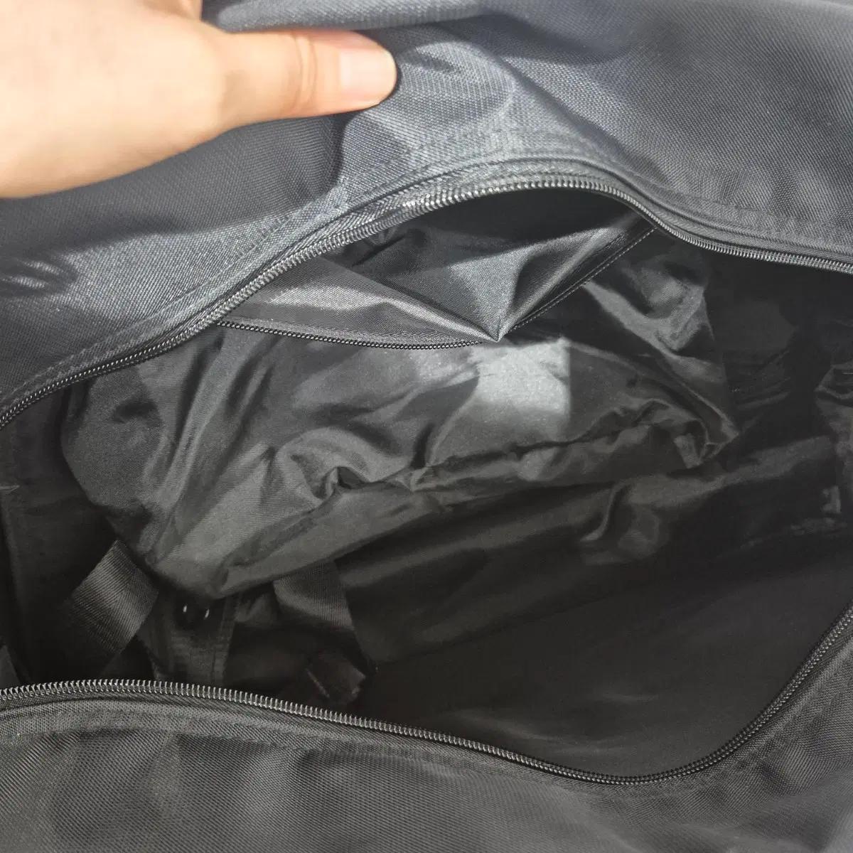 휴고보스 블랙 휠 달린 여행 가방 8