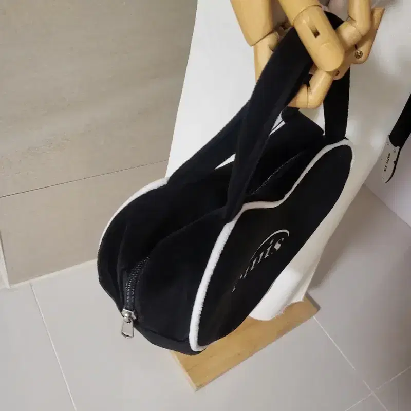 Emis Velour Heart Tote Bag Black 이미스 가방 4