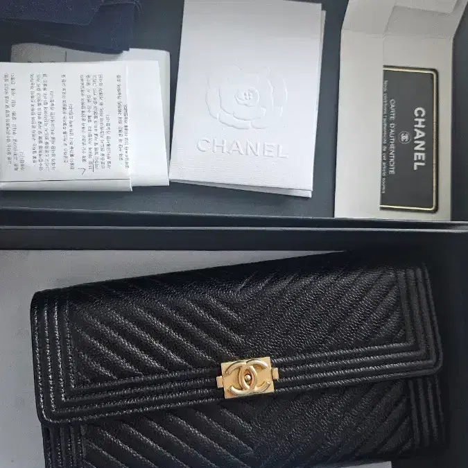 샤넬 쉐브론 보이샤넬 블랙 금장 장지갑 2