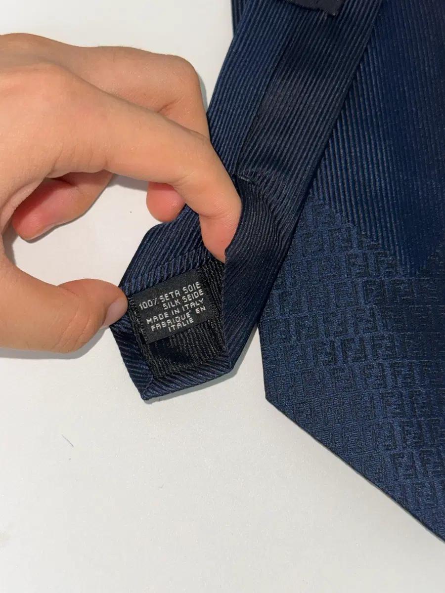 정품 펜디(FENDI) FF 로고 실크 넥타이 네이비 9