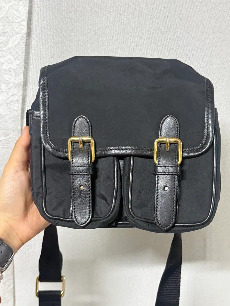모스키노 골드 빅로고 버클포켓 나일론백 6