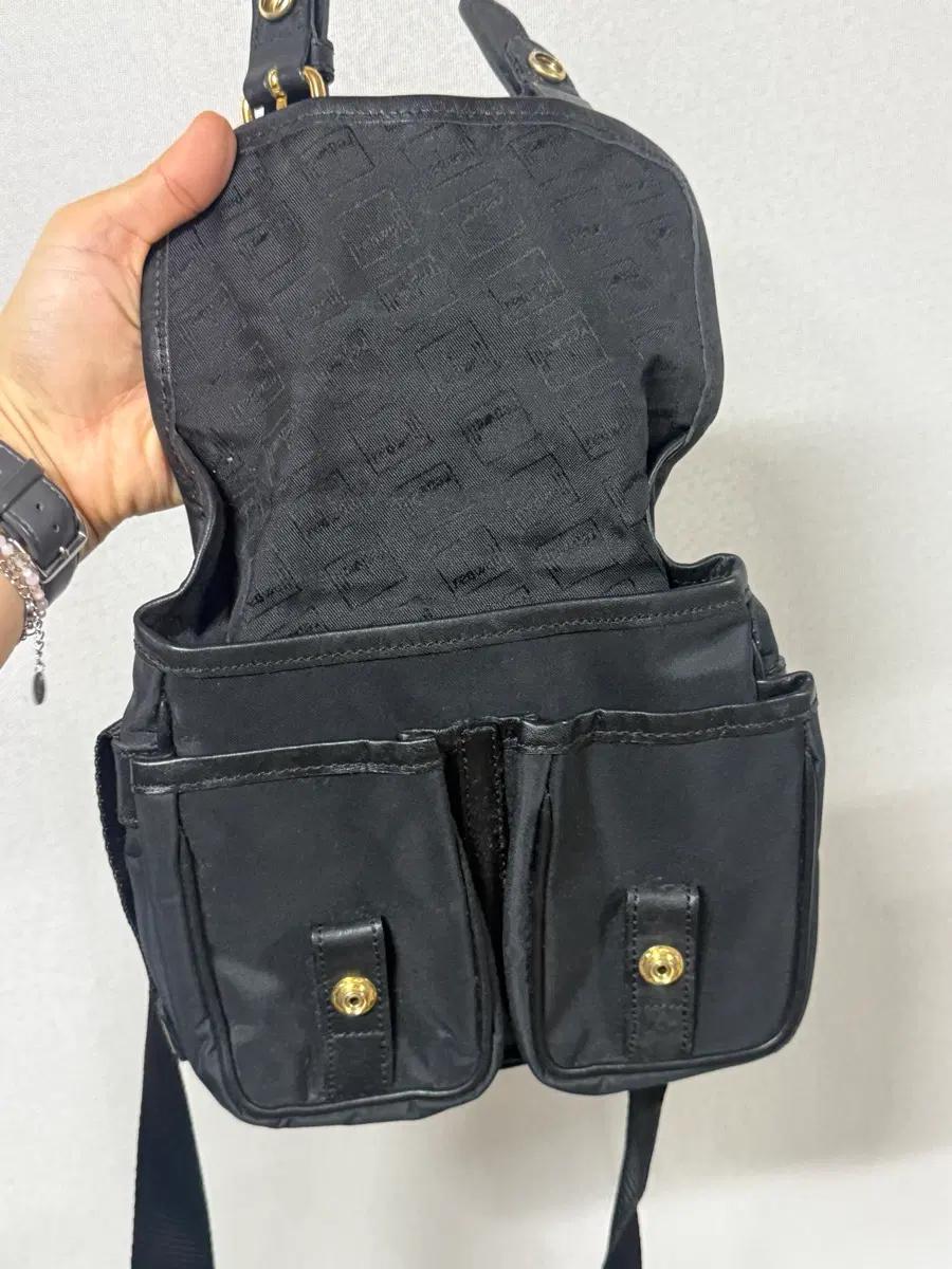 모스키노 골드 빅로고 버클포켓 나일론백 7