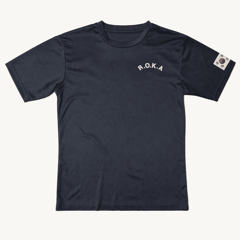 새상품급) 로카 r.o.k.a 네이비 색상 반팔티 사이즈100L중고라 어느정도 사용감은 이 착용컷