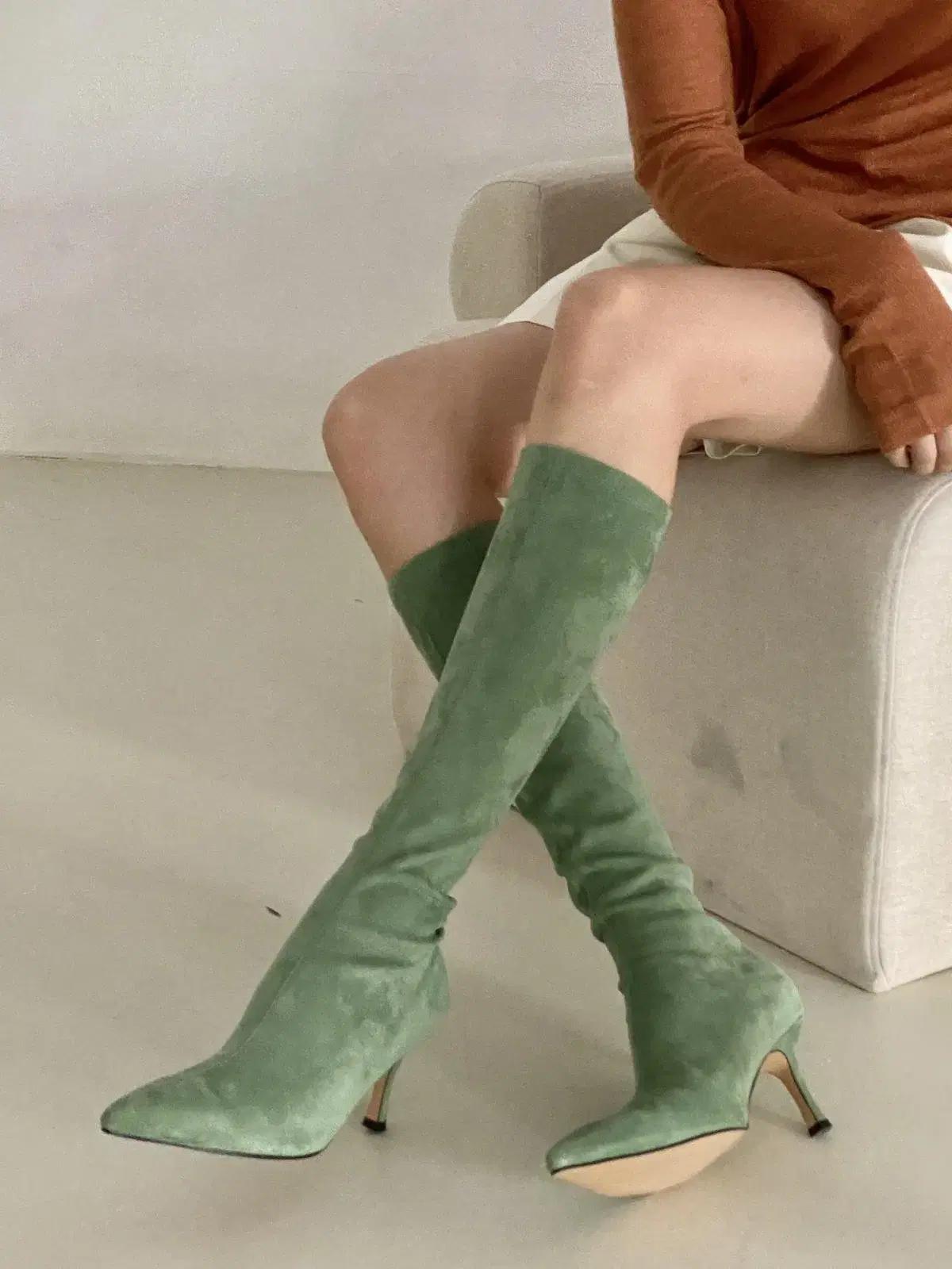 @세일 9324 블랙 230-스웨이드 롱부츠 7.5cm 스림핏 여성롱부츠-새상품 9
