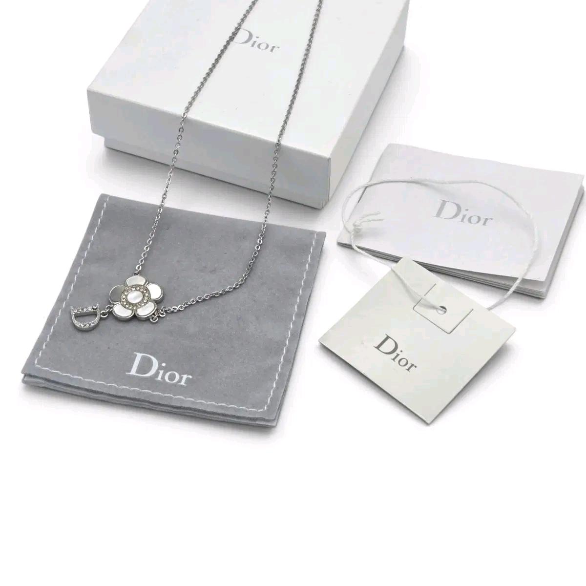 디올 Dior&me 자개 플라워 D참 목걸이(풀박스) 3